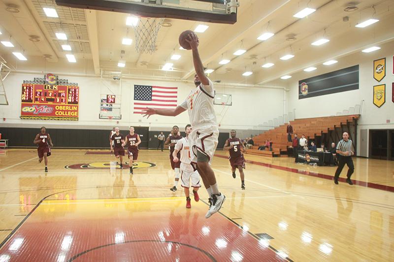 Sophomore Nate Cohen drives to the hoop for a layup in a game against the Earlham College Quakers on Tuesday, Nov. 25. The Yeomen are currently 3–2 overall and 1–1 in conference play.