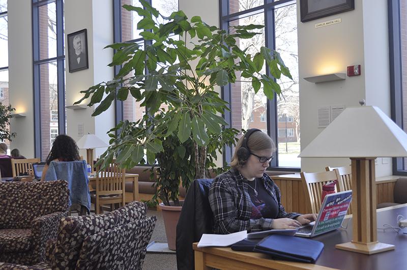 College senior Miranda Rutherford studies in the Science Library. Last semester, Tim Elgren, the dean of the College of Arts and Sciences, asked science faculty if a section of the Science Library could be better
used as classroom space.
