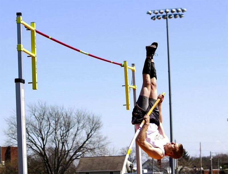 Junior Ben Venerdi propels himself over the bar during Oberlin’s spring 2015 season. The Yeomen and Yeowomen started their season strongly at Mount Union College, with sophomores Lilah Drafts-Johnson and Monique Newton earning NCAC Player of the Week honors for their performances.
