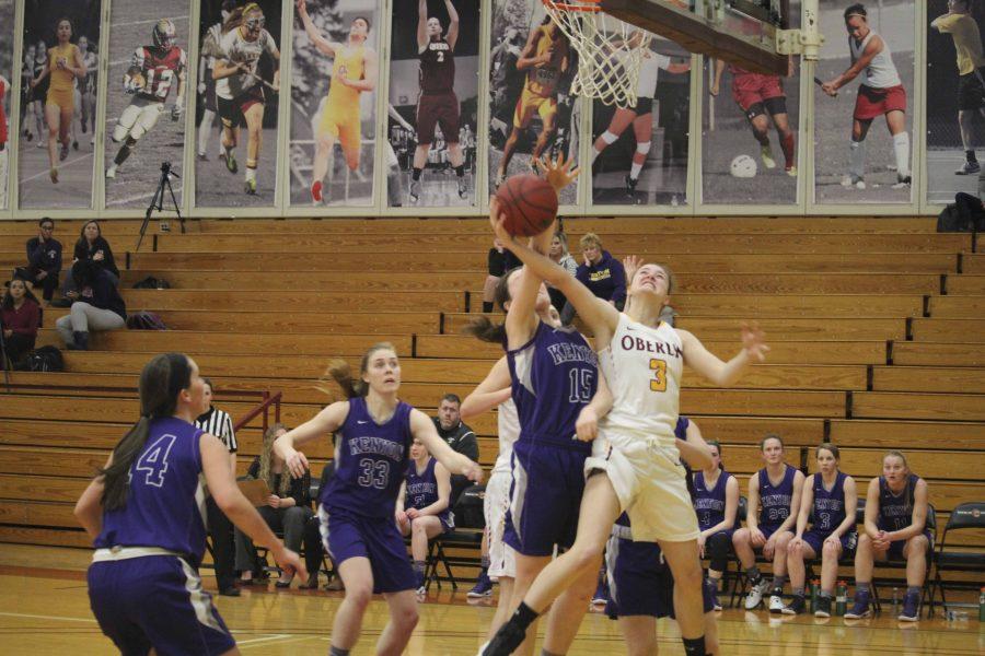 First-year guard Ally Driscoll puts up a contested layup in Oberlin’s game against the Kenyon College Ladies Wednesday. Oberlin’s 52–41 win over Kenyon boosts its record to 7–6 in NCAC play.