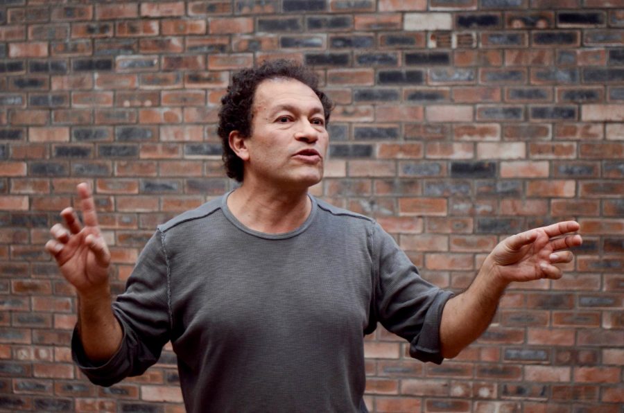 Hector Aristizábal arrived in Oberlin to run several theater workshops and produce a forum play
with students and community members.