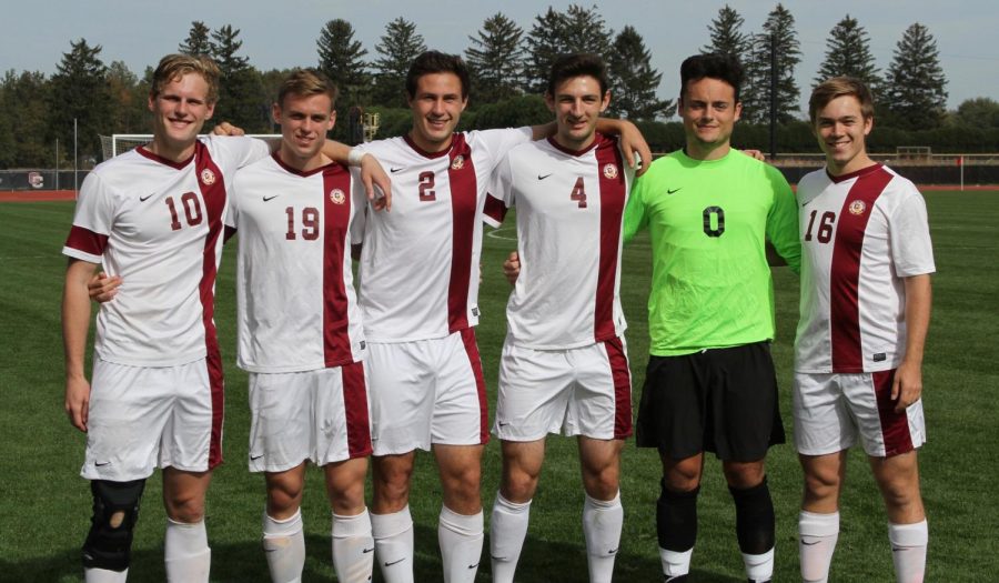 Six+Oberlin+seniors+were+honored+on+Saturday%2C+Oct.+21.+From+left%3A+Tim+Williams%2C+Jesse+Lauritsen%2C+Ben+Jennings%2C%0AJake+Frankenfield%2C+Connor+English%2C+and+Matthew+Bach-Lombardo.+The+Yeomen+play+their+last+game+of+the+season%0Atomorrow+at+DePauw+University.