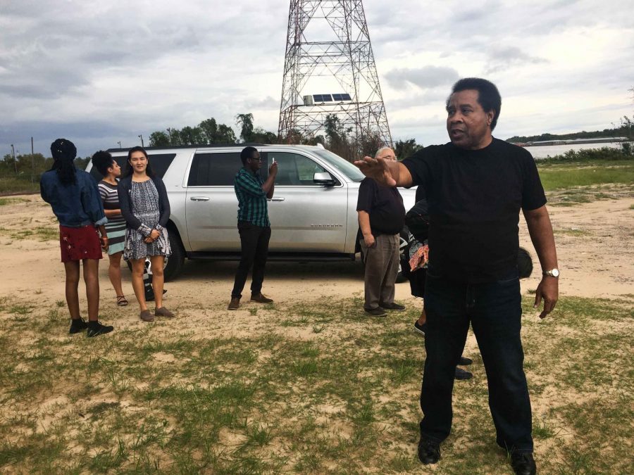 Major Joe Womack of the Mobile Environmental Justice Action
Coalition leads Oberlin students on a tour of Africatown.