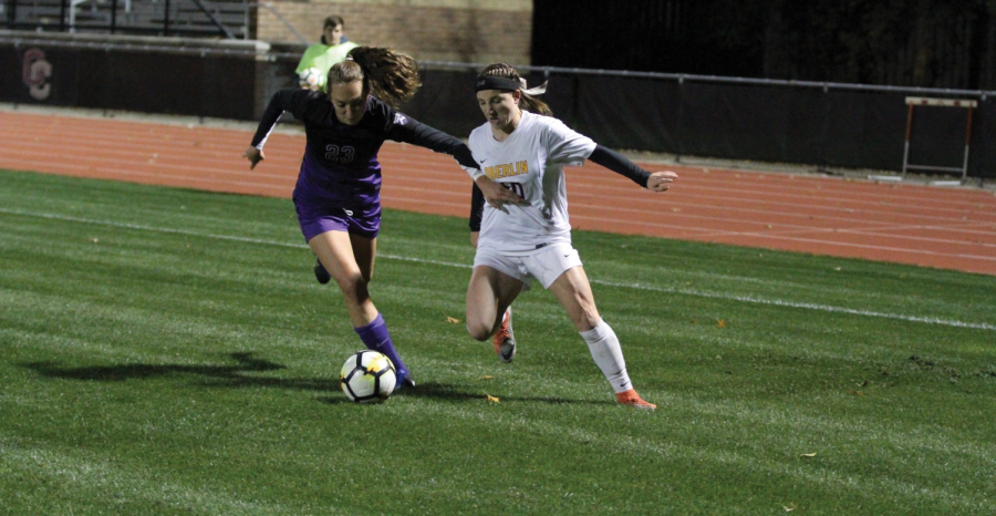 Senior forward Gwennie Gardiner fights for a ball against the Kenyon College Ladies’ defense in the Yeowomen’s 2–1 loss to the Kenyon College Ladies on Oct. 24.