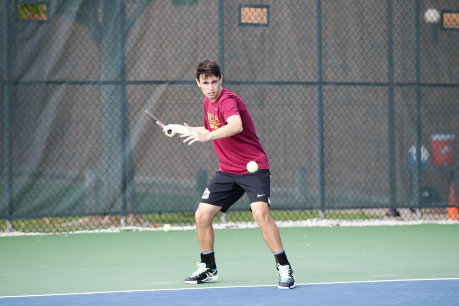 Sophomore+Stephen+Gruppuso+played+a+major+role+in+the+Yeomen%E2%80%99s+victory+over+No.+35+Hobart+College+Sunday.+Gruppuso+and+fellow+sophomore+Camron+Cohen+won+their+doubles+match+in+the+No.+1+spot+7%E2%80%935%2C+which+gave+the+team+momentum+going+into+singles+play.