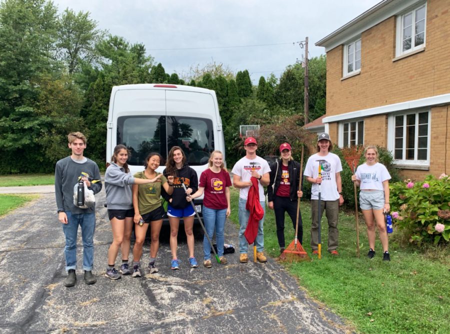 Cross Country and Track & Field Teams Work at Community Service Site