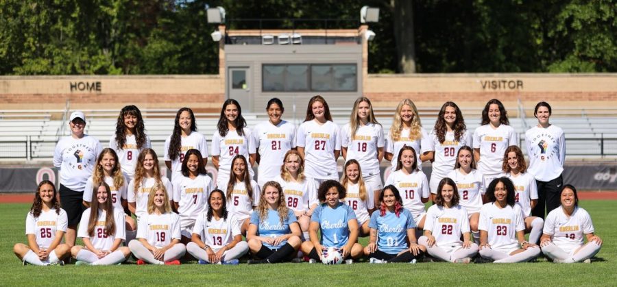 The women’s soccer team and staff pose on Fred Shults Field.