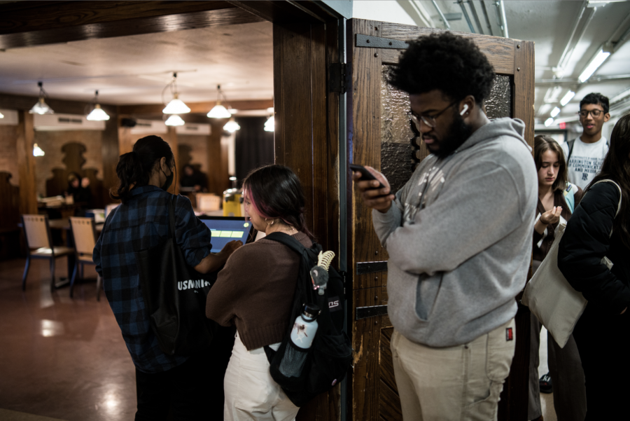 Students+wait+in+line+to+use+the+kiosk+at+the+Rathskeller.
