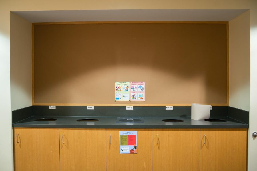 Kahn Hall now features compost receptacles, which
students can use to compost accepted materials.