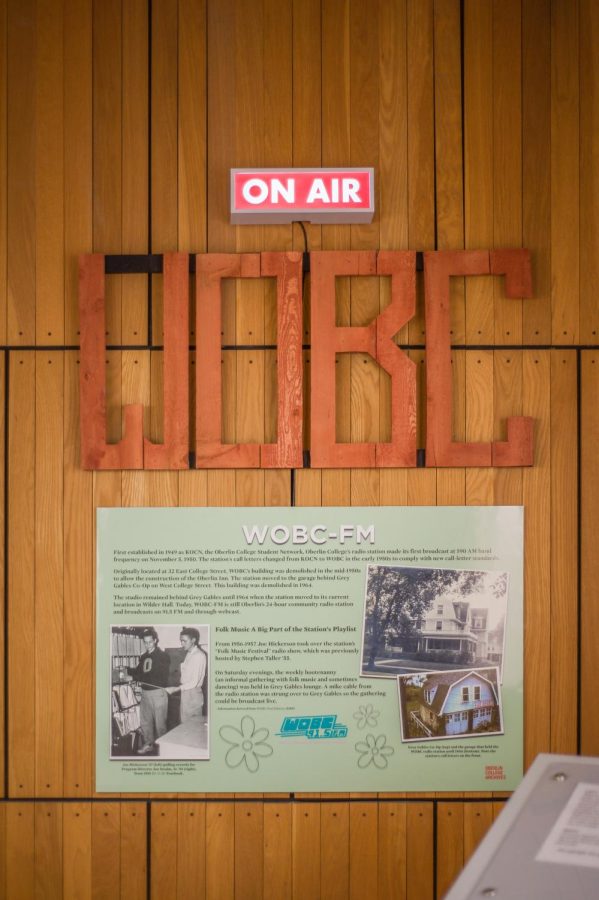 Various campus libraries display Oberlin’s rich history with folk mu-
sic.