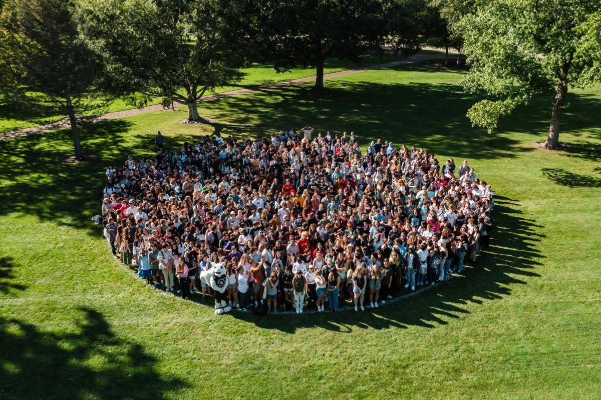 The class of 2027 poses for their photo in Tappan Square.