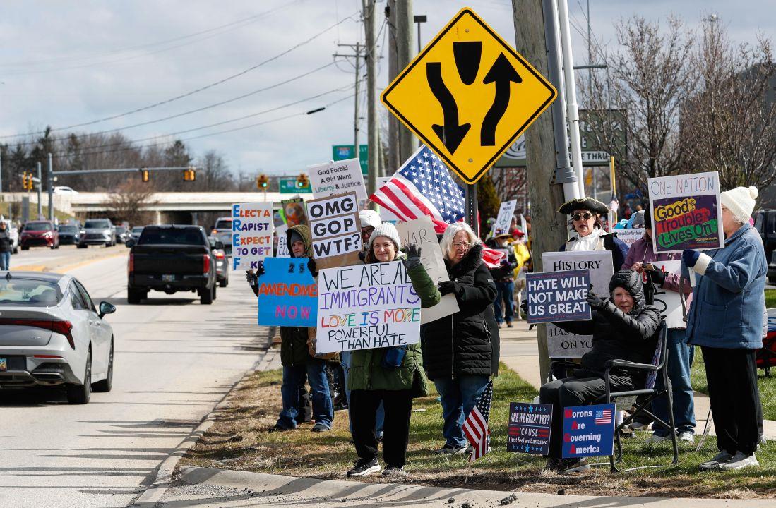 According to organizers, over 1,500 people were present at a “No Kings” protest in North Ridgeville last Saturday.